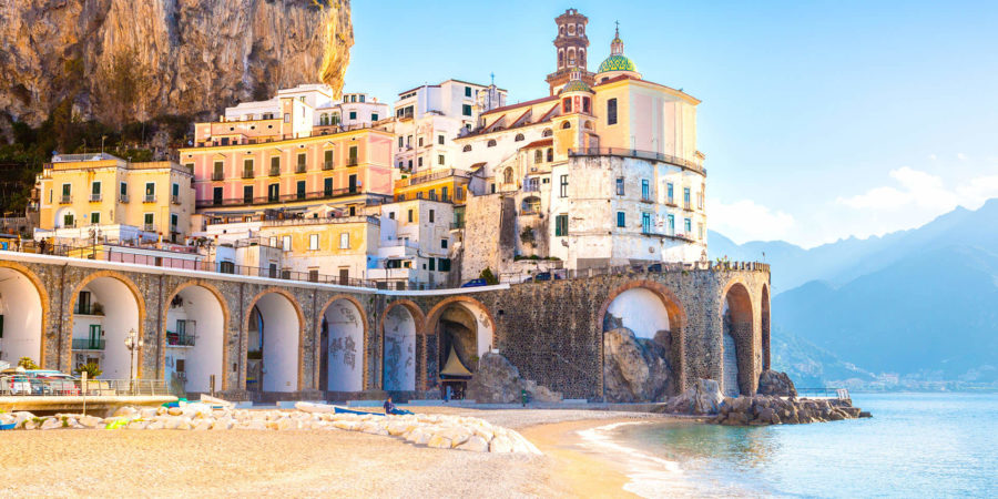 Amanhecer em Amalfi, na Costa Amalfitana, um dos melhores lugares para lua de mel na Itália