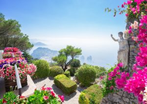 Capri, com seus jardins e vistas do mar a partir do Monte Solaro