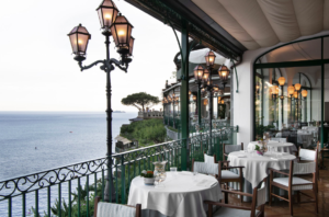 Elegante restaurante Michelin Zass, no Il San Pietro de Positano, um dos hotéis 5 estrelas na Itália