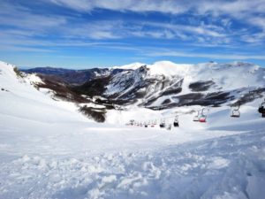 Pista de ski e paisagem em Abetone, na Toscana, uma das cidades com neve na Itália