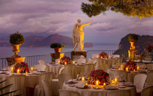 Vista do mar a partir do terra;co do hotel caesar augustus em capri, um dos locais onde ficar na costa amalfitana