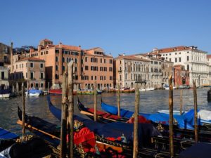 Vista de fachada do LÓrologio, um dos melhores hotéis em Veneza, Itália