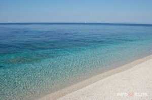 A água cristalina em Sansone, na ilha de Elba, uma das praias na Itália mais bonitas