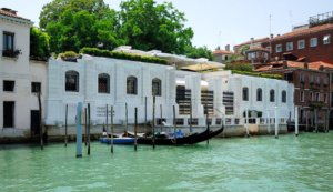 Fachada do museu Peggy Guggenheim, em Veneza