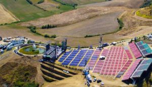 Vista aérea do teatro del silenzio, na toscana