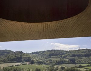 Vista da paisagem a partir da vinícola Antinori nel Chianti Classico, na Toscana, Itália