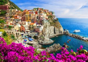 vista de flores em manarola, cinque terre, itália